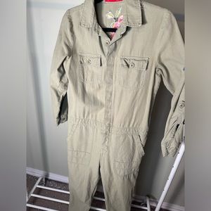 Painters suit with flower embroidery